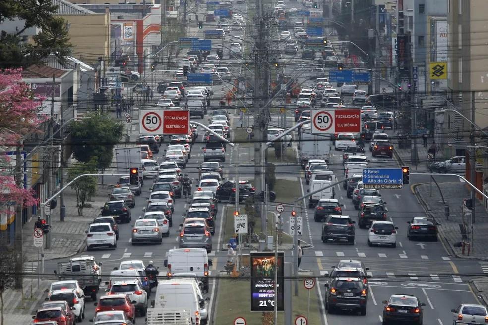 Proprietários de veículos com placas de final 6, 7 e 8 têm até o fim de outubro para pagar licenciamento no Paraná